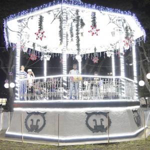 Imagem da notícia Natal: Casinha do Papai Noel e Pagode Gospel com o Grupo Só Prá Deus - FOTOS