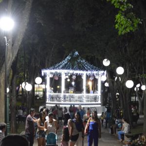 Imagem da notícia Natal: Casinha do Papai Noel e Pagode Gospel com o Grupo Só Prá Deus - FOTOS