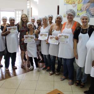 Imagem da notícia Fundo Social faz curso de Colomba Pascal - FOTOS Turma A