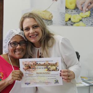 Imagem da notícia Fundo Social faz curso de Colomba Pascal - FOTOS Turma C