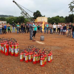 Imagem da notícia Prefeitura realiza curso de brigada de incêndio para servidores da educação - FOTOS