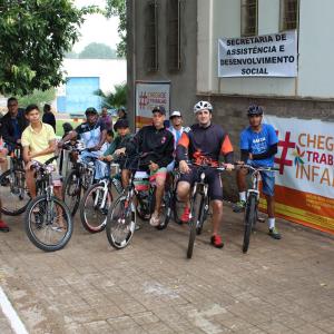 Imagem da notícia Semana de conscientização do Combate ao Trabalho Infantil: Ação comunitária, com recreação e passeio ciclístico na Praça da Matriz do Distrito de Potunduva - FOTOS
