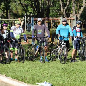 Imagem da notícia Semana do Meio Ambiente: Encerramento com Passeio Ciclístico e Plantio de Árvores na margem do Rio Jahu - FOTOS