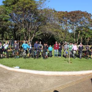 Imagem da notícia Semana do Meio Ambiente: Encerramento com Passeio Ciclístico e Plantio de Árvores na margem do Rio Jahu - FOTOS