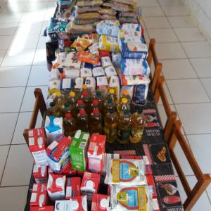 Imagem da notícia Secretaria de Cultura e Turismo: entrega dos alimentos arrecadados no show da banda Placa Luminosa, ocorrido em 12/07