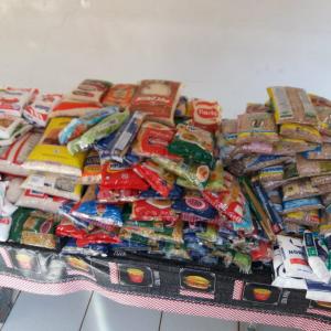 Imagem da notícia Secretaria de Cultura e Turismo: entrega dos alimentos arrecadados no show da banda Placa Luminosa, ocorrido em 12/07