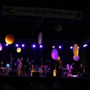 Imagem da notícia 28ª edição do Festival de Inverno de Jahu: Teatro com a Coletiva Abya Ayala e Lançamento do CD Clarões com Manu Sagioro - FOTOS