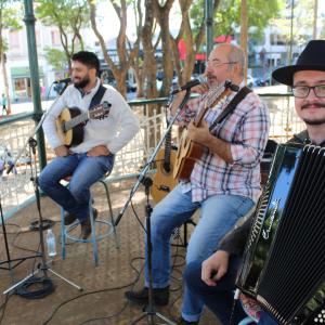 Imagem da notícia 11º Festival Caipira - Sábado na Praça - Show com Osni Ribeiro e Trio - FOTOS