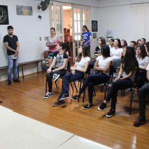 Imagem da notícia 8º Festival Literário de Jahu: Programa Viagem Literária bate-papo com a autora Flávia Muniz - FOTOS