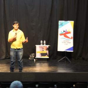Imagem da notícia 8º Festival Literário de Jahu: Palestra com Douglas Segantin “Vencendo a deficiência com eficiência” - FOTOS