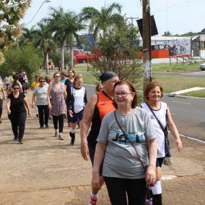 Imagem da notícia Fundo Social de Solidariedade realiza Semana do Idoso - Caminhada com Piquenique - FOTOS