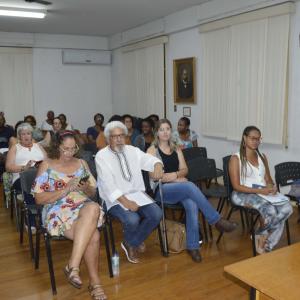 Imagem da notícia Palestra com Professora Meire Jordão e Roque Ferreira (jornalista e ferroviário de Bauru) Tema: Denunciando o racismo institucional no espaço escolar - FOTOS