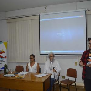 Imagem da notícia Palestra com Professora Meire Jordão e Roque Ferreira (jornalista e ferroviário de Bauru) Tema: Denunciando o racismo institucional no espaço escolar - FOTOS
