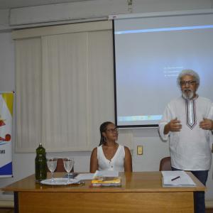 Imagem da notícia Palestra com Professora Meire Jordão e Roque Ferreira (jornalista e ferroviário de Bauru) Tema: Denunciando o racismo institucional no espaço escolar - FOTOS