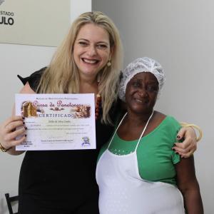 Imagem da notícia Fundo Social de Solidariedade: 1ª turma do Curso de Panetones - FOTOS