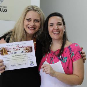 Imagem da notícia Fundo Social de Solidariedade: 1ª turma do Curso de Panetones - FOTOS