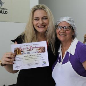 Imagem da notícia Fundo Social de Solidariedade: 1ª turma do Curso de Panetones - FOTOS