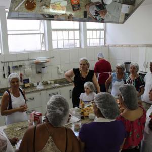 Imagem da notícia Fundo Social de Solidariedade: 1ª turma do Curso de Panetones - FOTOS