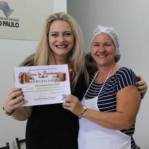 Imagem da notícia Fundo Social de Solidariedade: 1ª turma do Curso de Panetones - FOTOS