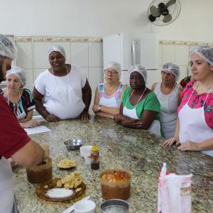 Imagem da notícia Fundo Social de Solidariedade: 1ª turma do Curso de Panetones - FOTOS