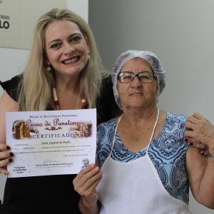 Imagem da notícia Fundo Social de Solidariedade: 1ª turma do Curso de Panetones - FOTOS