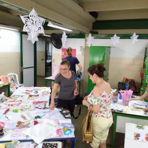 Imagem da notícia Feira com os trabalhos dos alunos do curso de artesanato ministrado na EMEF “Professora Norma Botelho “ (CAIC) - FOTOS