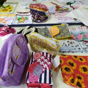 Imagem da notícia Feira com os trabalhos dos alunos do curso de artesanato ministrado na EMEF “Professora Norma Botelho “ (CAIC) - FOTOS