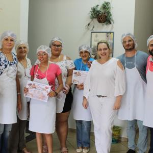 Imagem da notícia Fundo Social de Solidariedade realiza curso de Trufas e Torta Holandesa - FOTOS 3ª turma