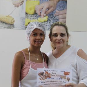 Imagem da notícia Fundo Social de Solidariedade realiza curso de Trufas e Torta Holandesa - FOTOS 3ª turma