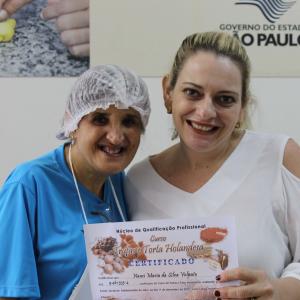 Imagem da notícia Fundo Social de Solidariedade realiza curso de Trufas e Torta Holandesa - FOTOS 3ª turma