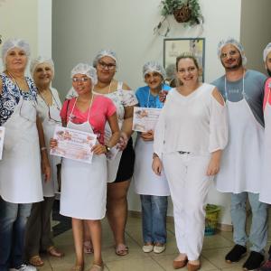 Imagem da notícia Fundo Social de Solidariedade realiza curso de Trufas e Torta Holandesa - FOTOS 3ª turma
