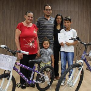 Imagem da notícia Secretaria de Educação e Rotary Leste premiam vencedores da campanha de arrecadação de óleo de cozinha usado e de lacres de latas de bebidas