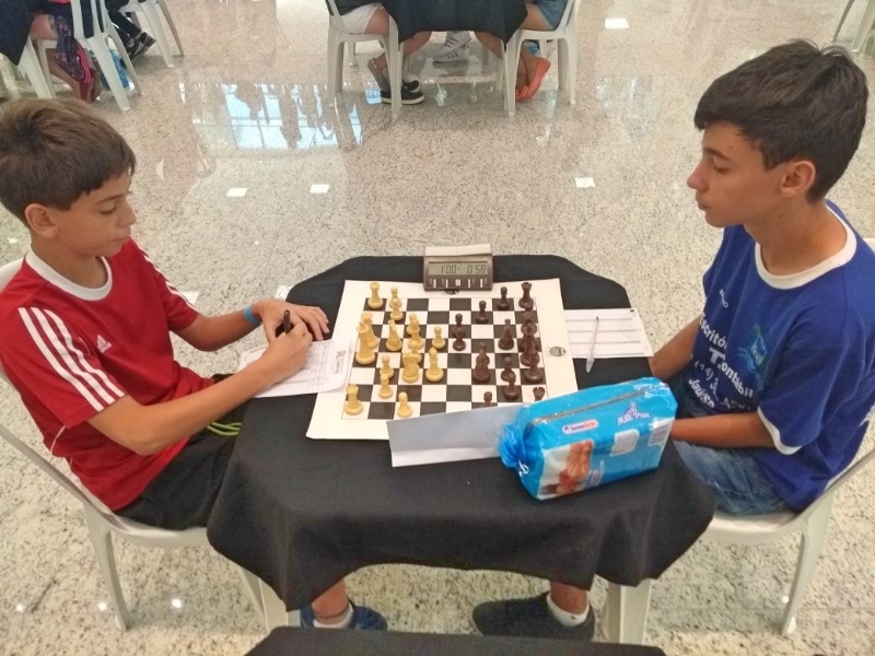 Campeonato de xadrez escolar reúne garotada - 13/11/12 - ESPORTES - Jornal  Cruzeiro do Sul