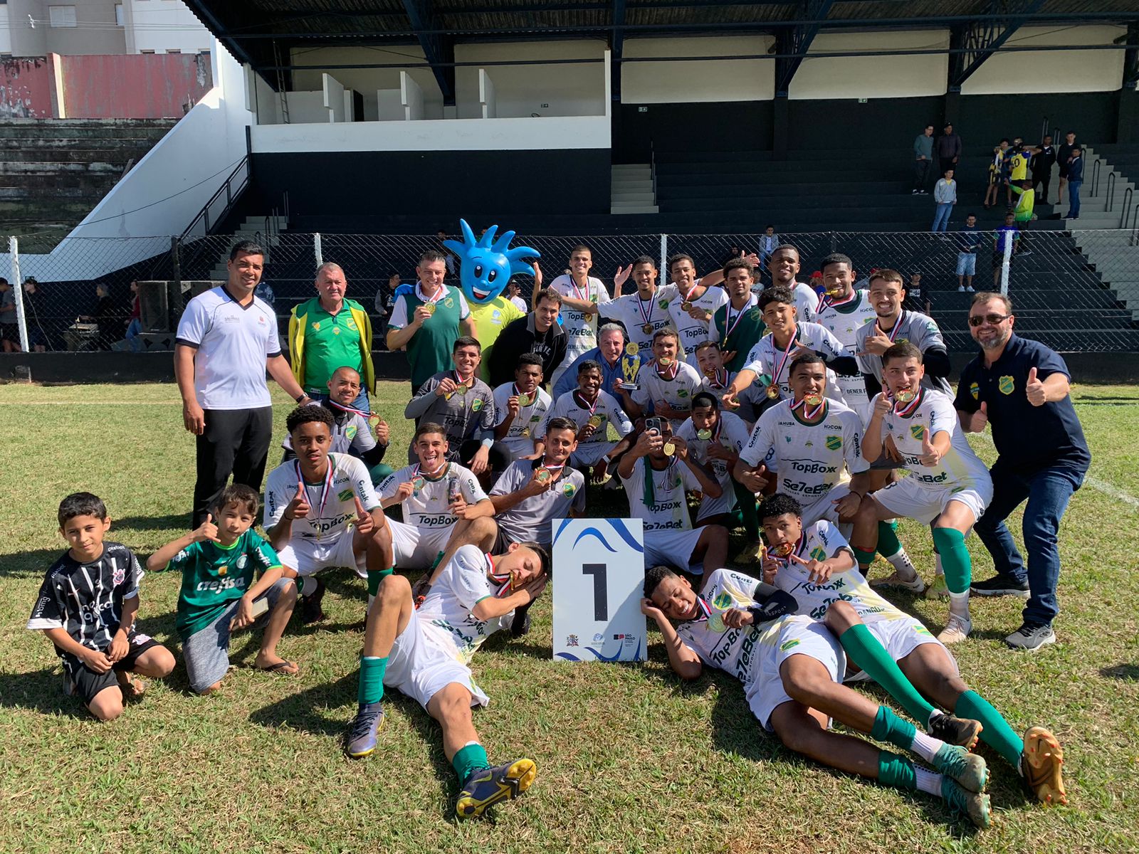 JOGOS REGIONAIS: FUTEBOL MASCULINO É OURO E TÊNIS DE MESA CONQUISTA  MEDALHAS - Prefeitura do Município de Jahu