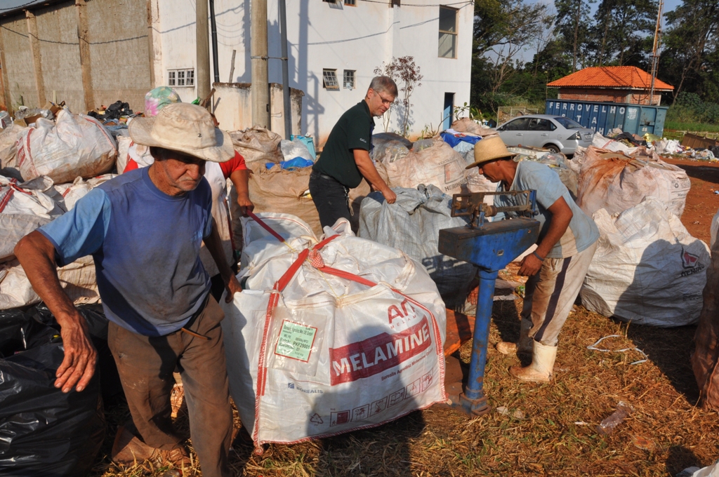 Grupo Kurujão e Instituto Jogue Limpo coletam juntos pela reciclagem