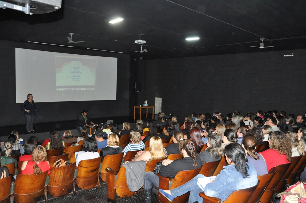 Encerramento do curso de Formação de Agentes Comunitários de Saúde, no Cinema Municipal